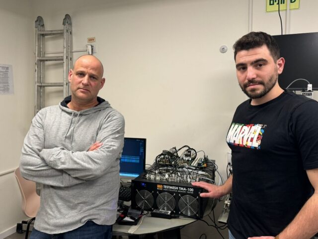 Weebit’s Ori Livne (left) and Matan Guttman (right) with the TESTMESH TMA-100